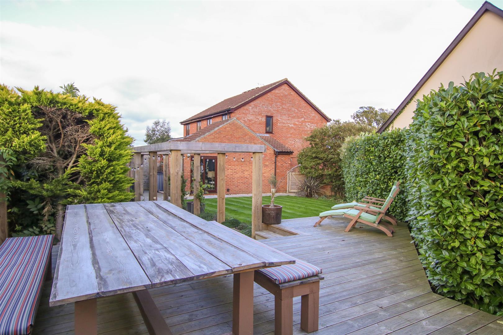 Surrey Close, Framlingham Gallery Image